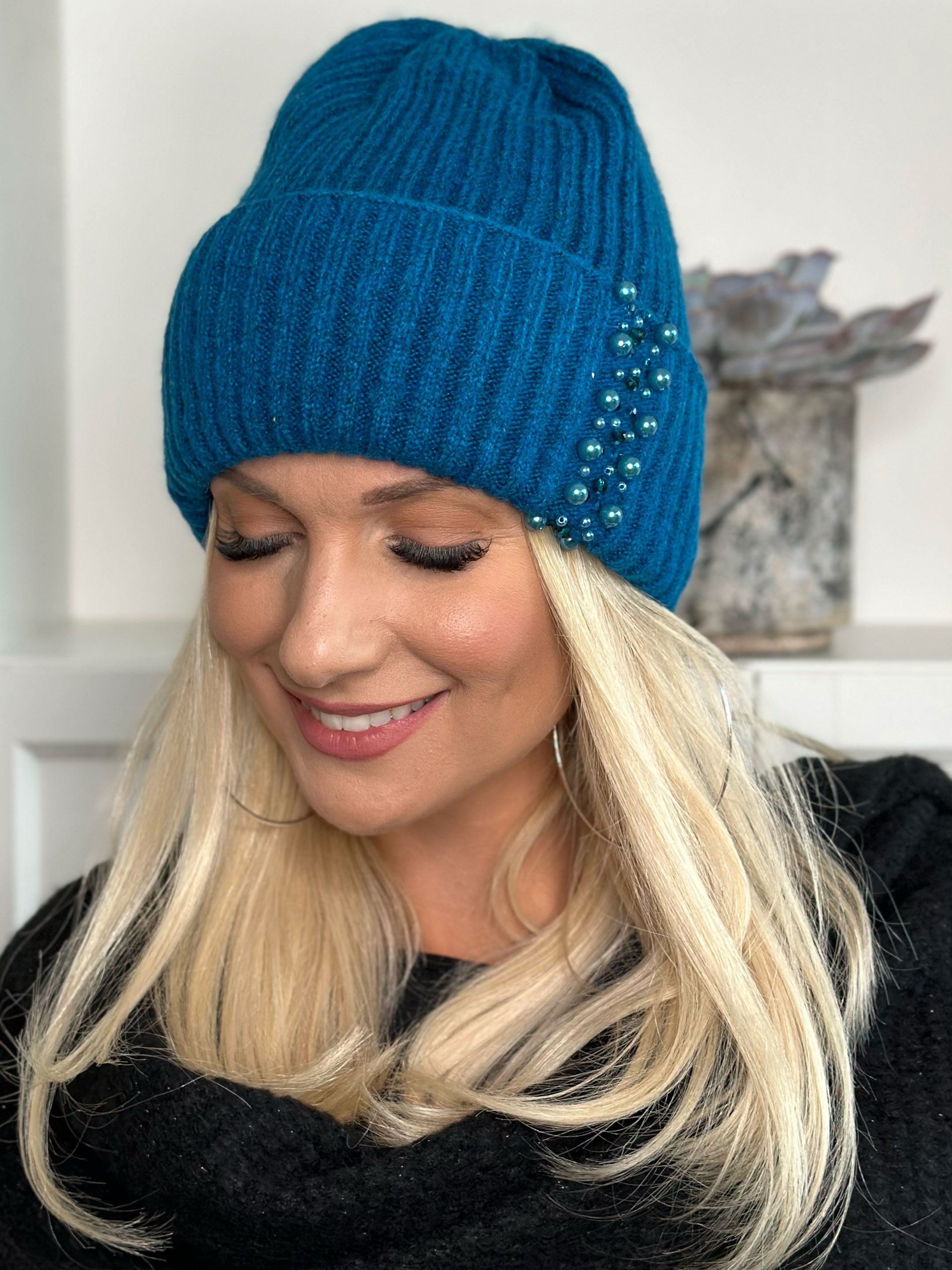 Yusra - Snygg mjuk mössa med pärlor